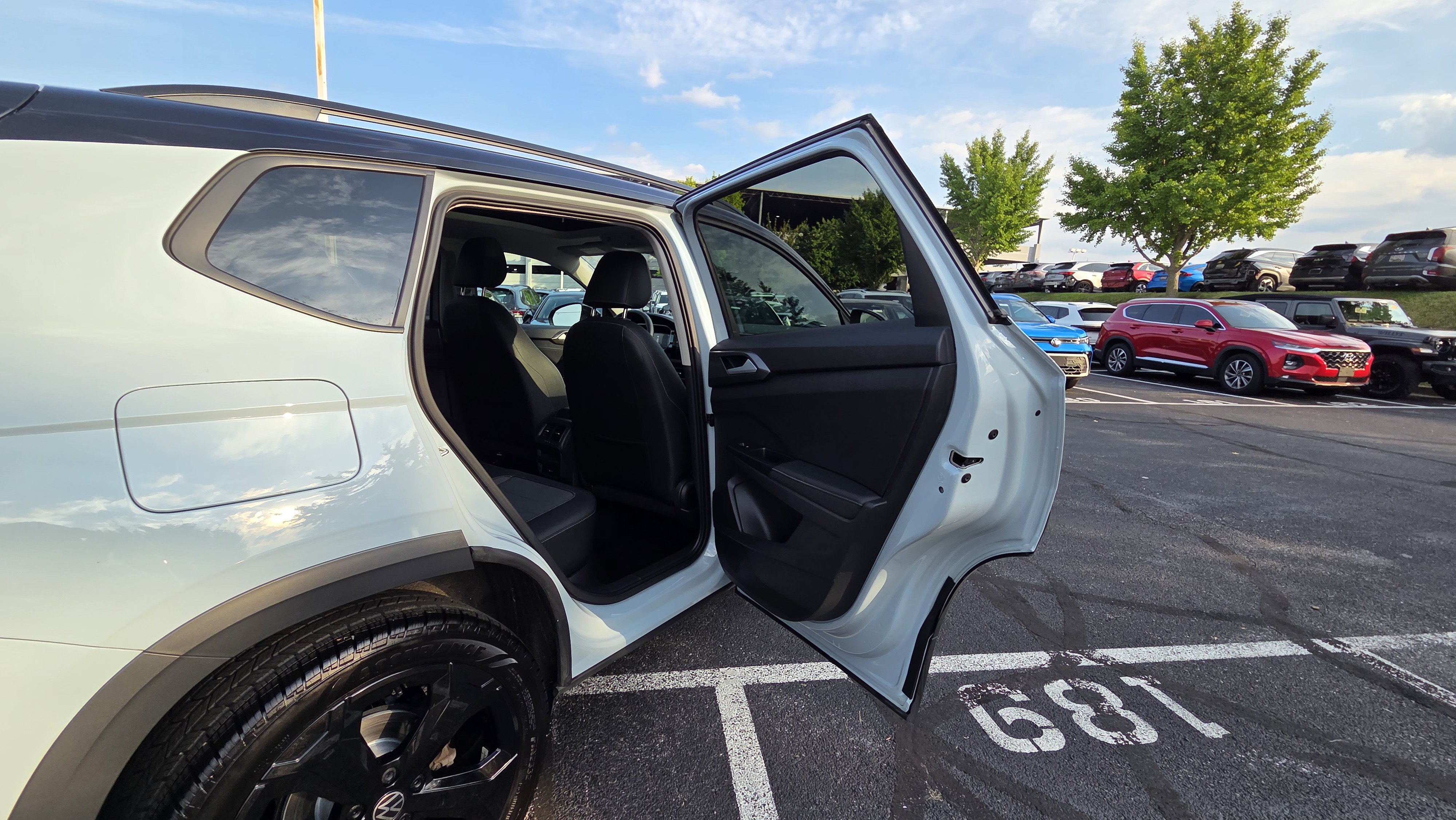 Certified 2025 Volkswagen Taos SE AWD/4WD image 35