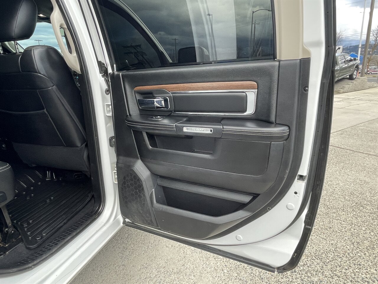 Used 2017 RAM 3500 Laramie w/ Sport Appearance Group AWD/4WD image 18