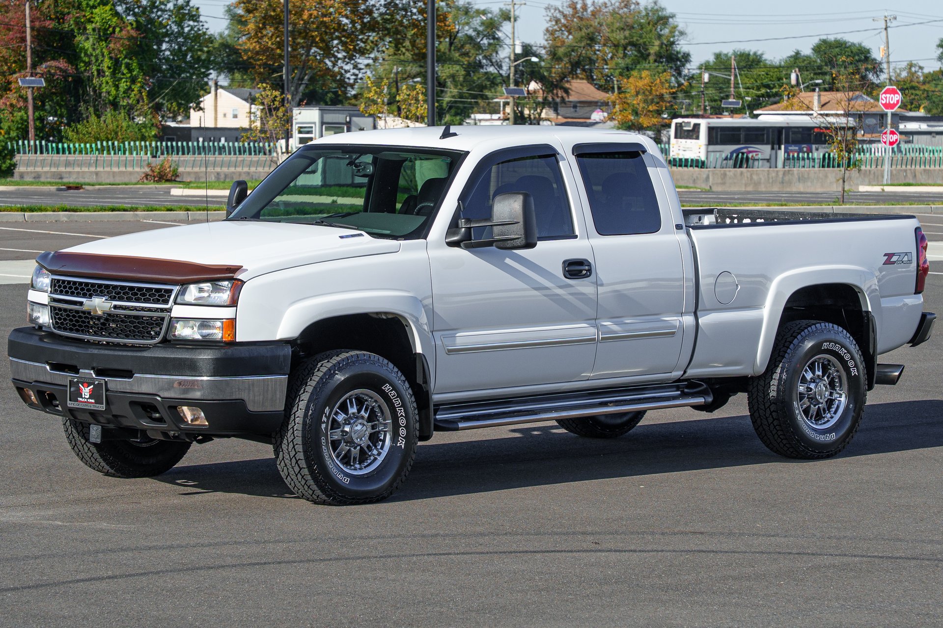 Used 2006 Chevrolet Silverado 2500 LT w/ Heavy-Duty Power Package AWD/4WD image 4