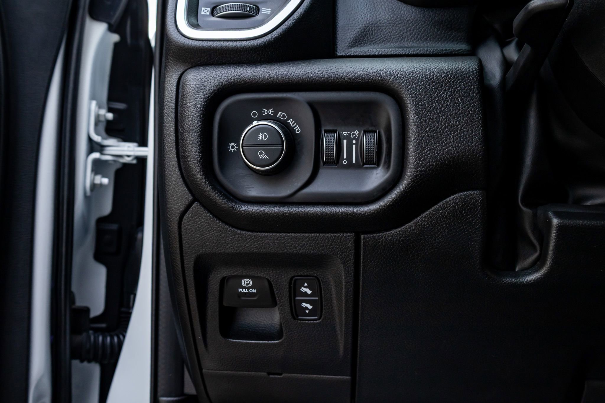 Used 2023 RAM 1500 Laramie AWD/4WD image 21