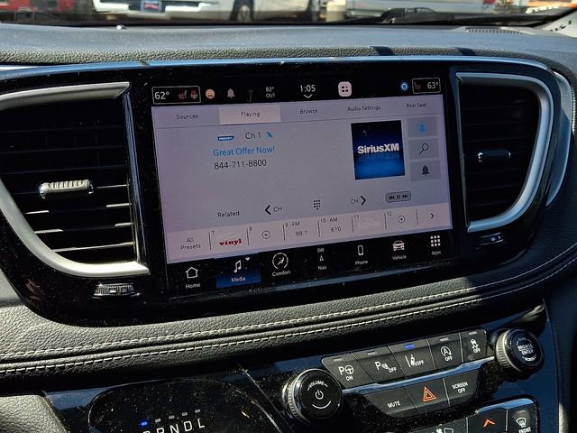 Used 2022 Chrysler Pacifica Touring-L w/ Uconnect Theater Family Group AWD/4WD image 14