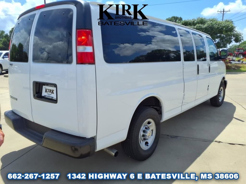 Used 2024 Chevrolet Express 3500 LS image 5
