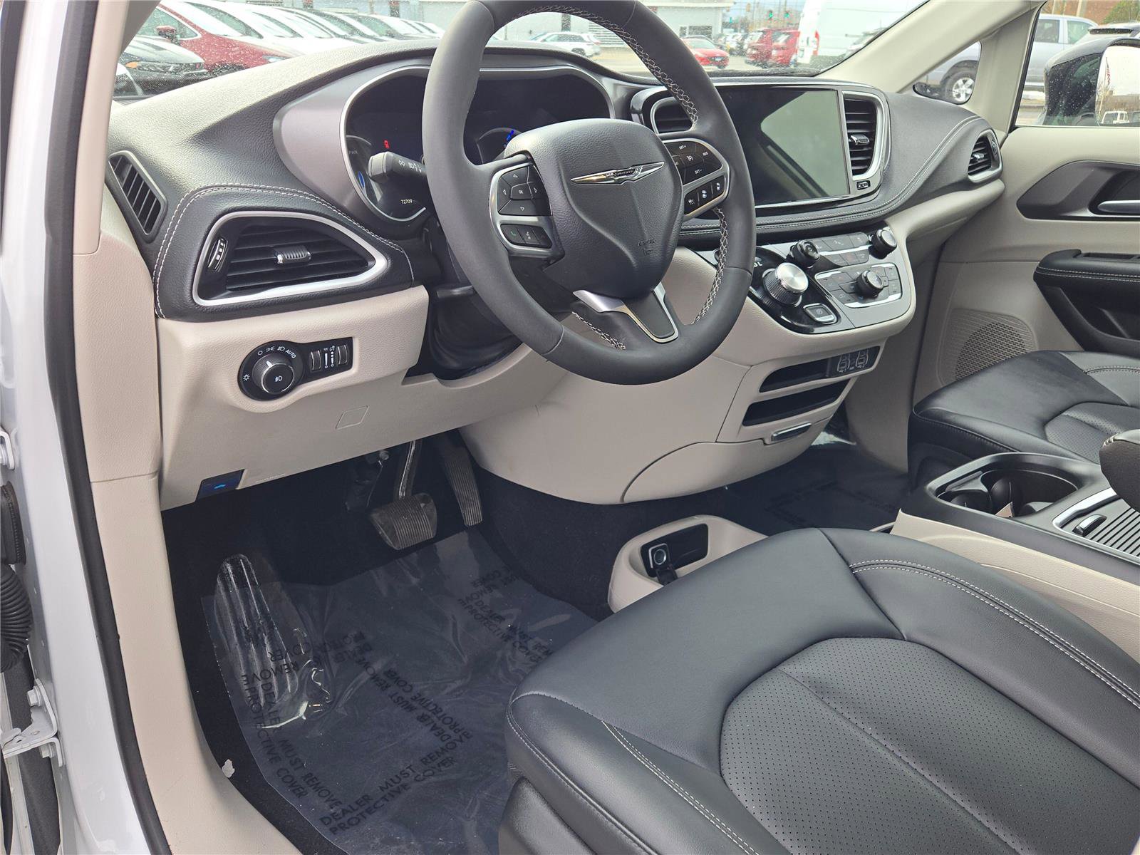 Certified 2024 Chrysler Pacifica Select image 26