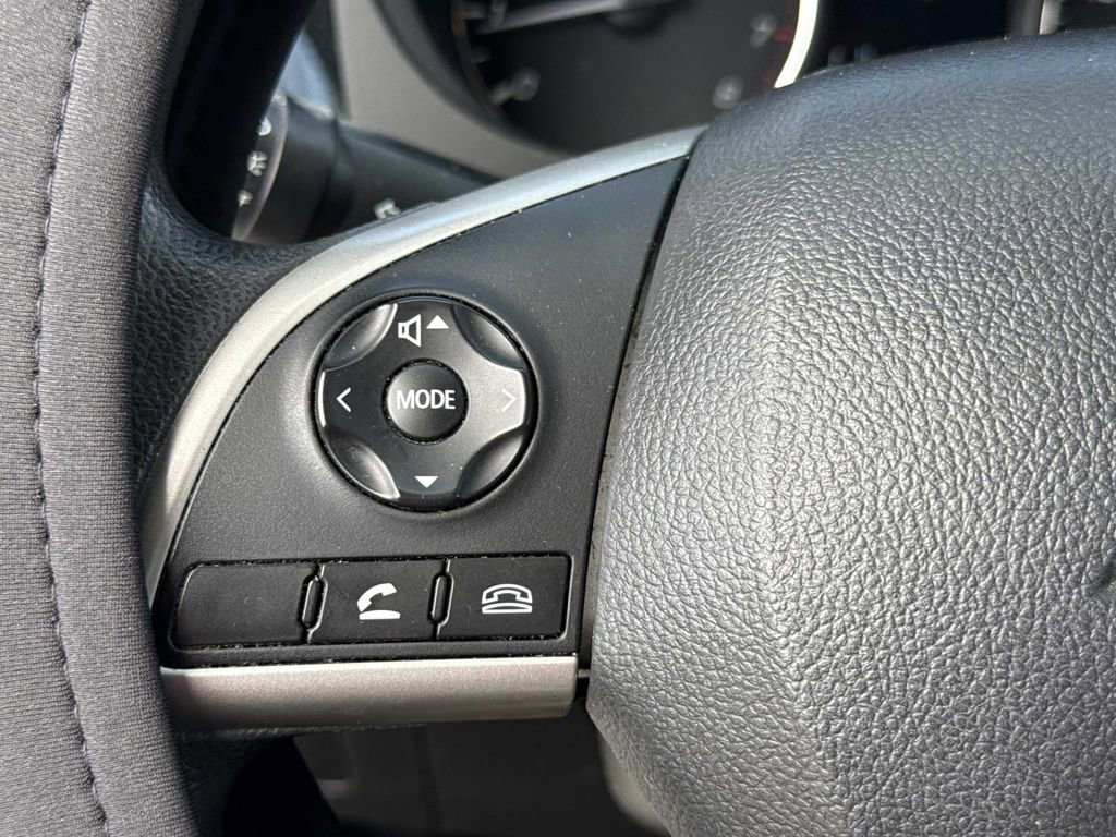 Used 2020 Mitsubishi Outlander ES image 35