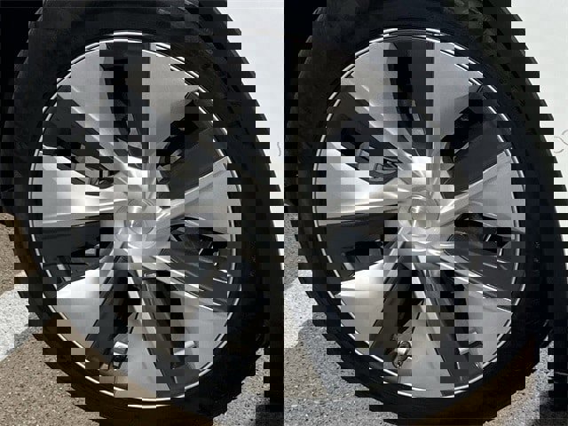 Used 2021 Tesla Model Y Long Range image 10