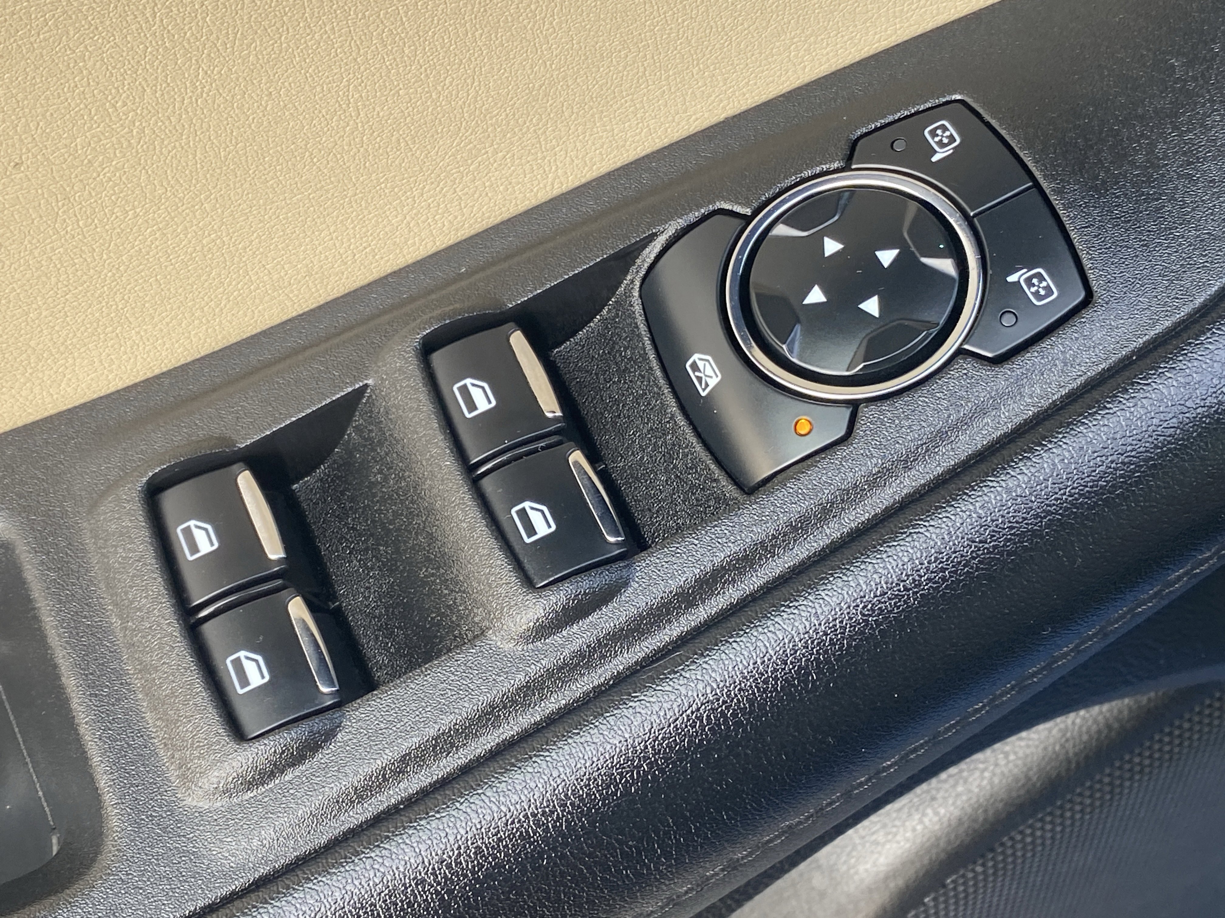 Used 2024 Ford Edge SEL image 17