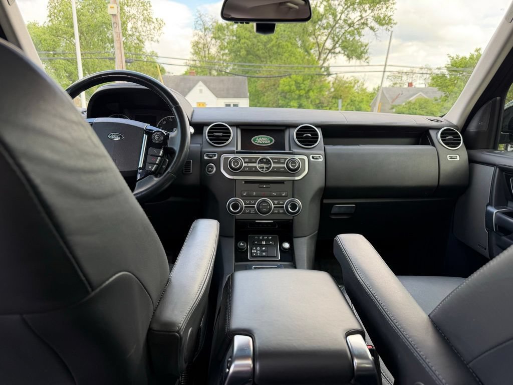 Used 2016 Land Rover LR4 HSE LUX AWD/4WD image 22