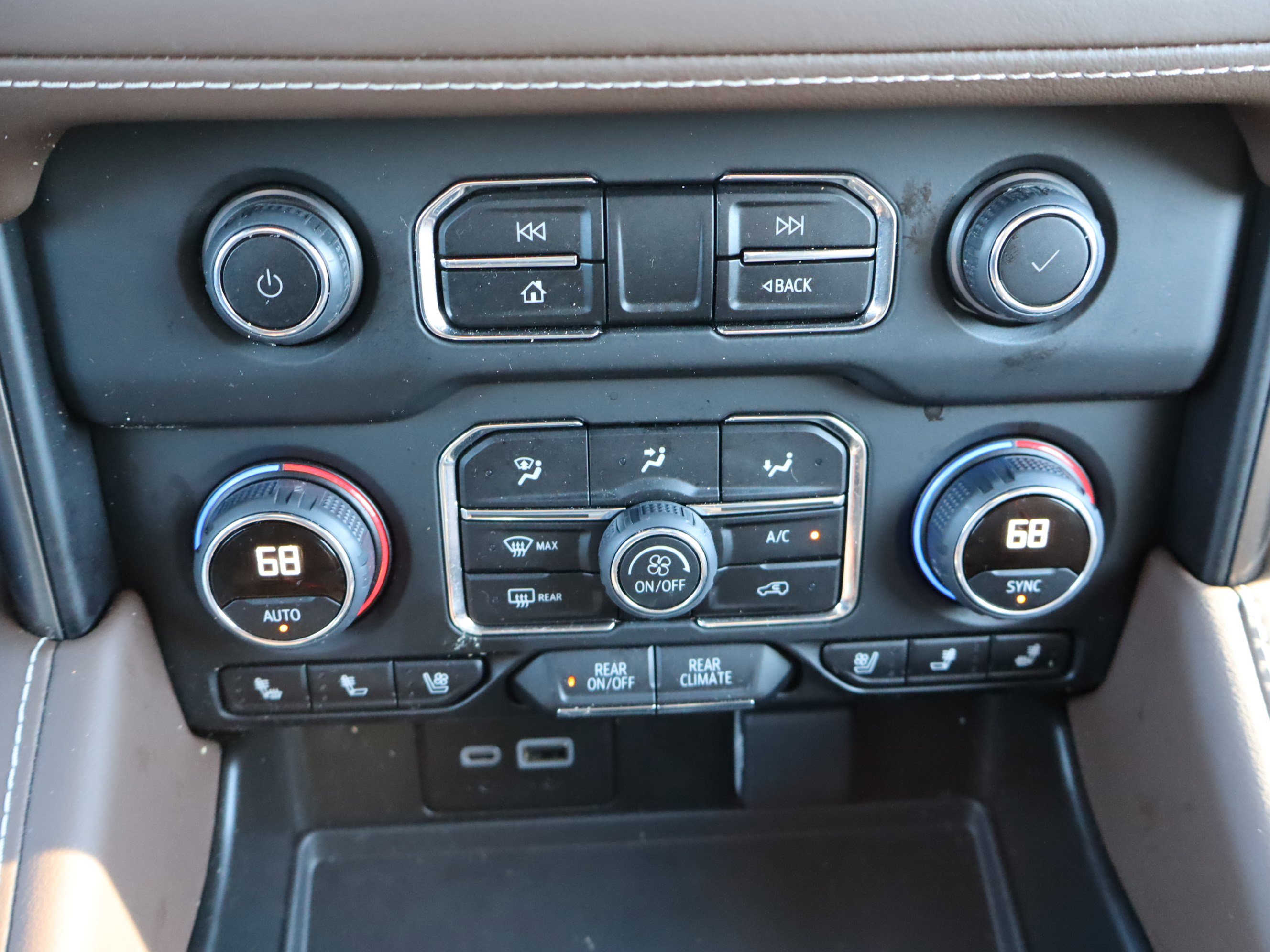 Certified 2024 Chevrolet Tahoe High Country AWD/4WD image 29