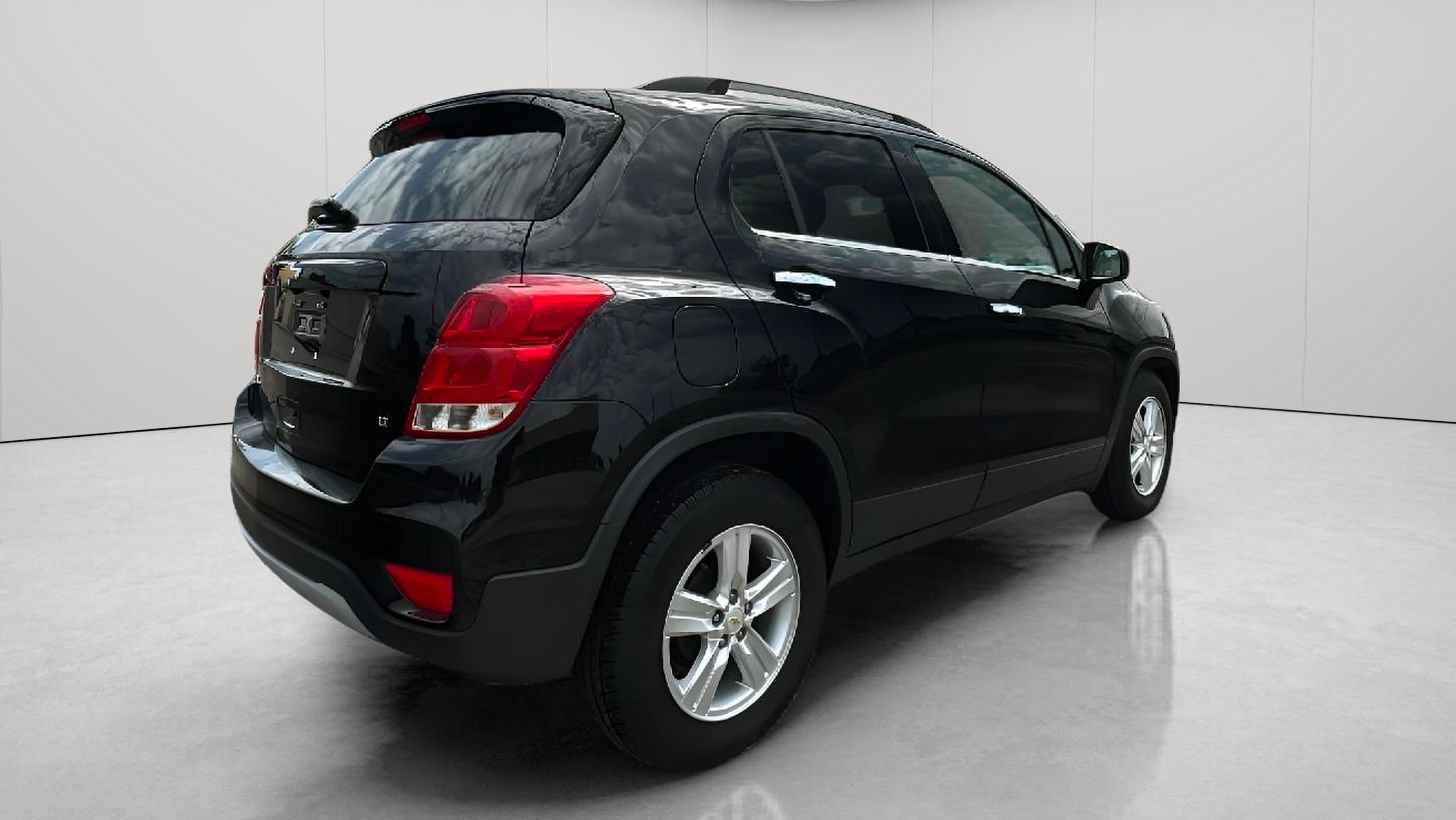 Used 2019 Chevrolet Trax LT w/ LT Convenience Package FWD image 4