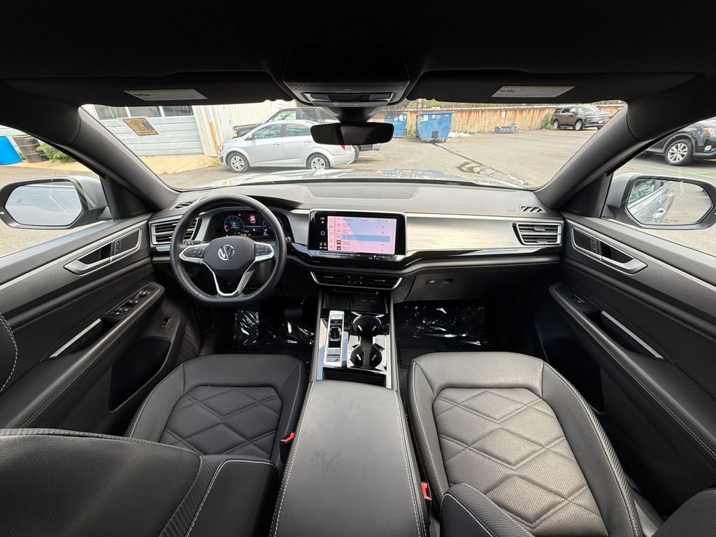 Used 2025 Volkswagen Atlas Cross Sport SE FWD image 21