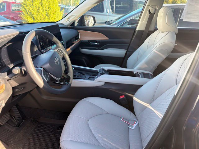 Used 2025 Toyota Grand Highlander AWD image 34