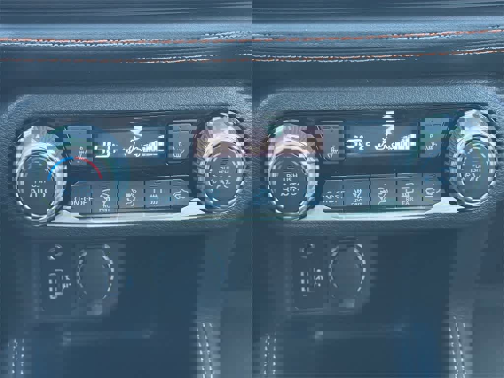 Used 2019 Nissan Kicks SR w/ SR Premium Package image 28