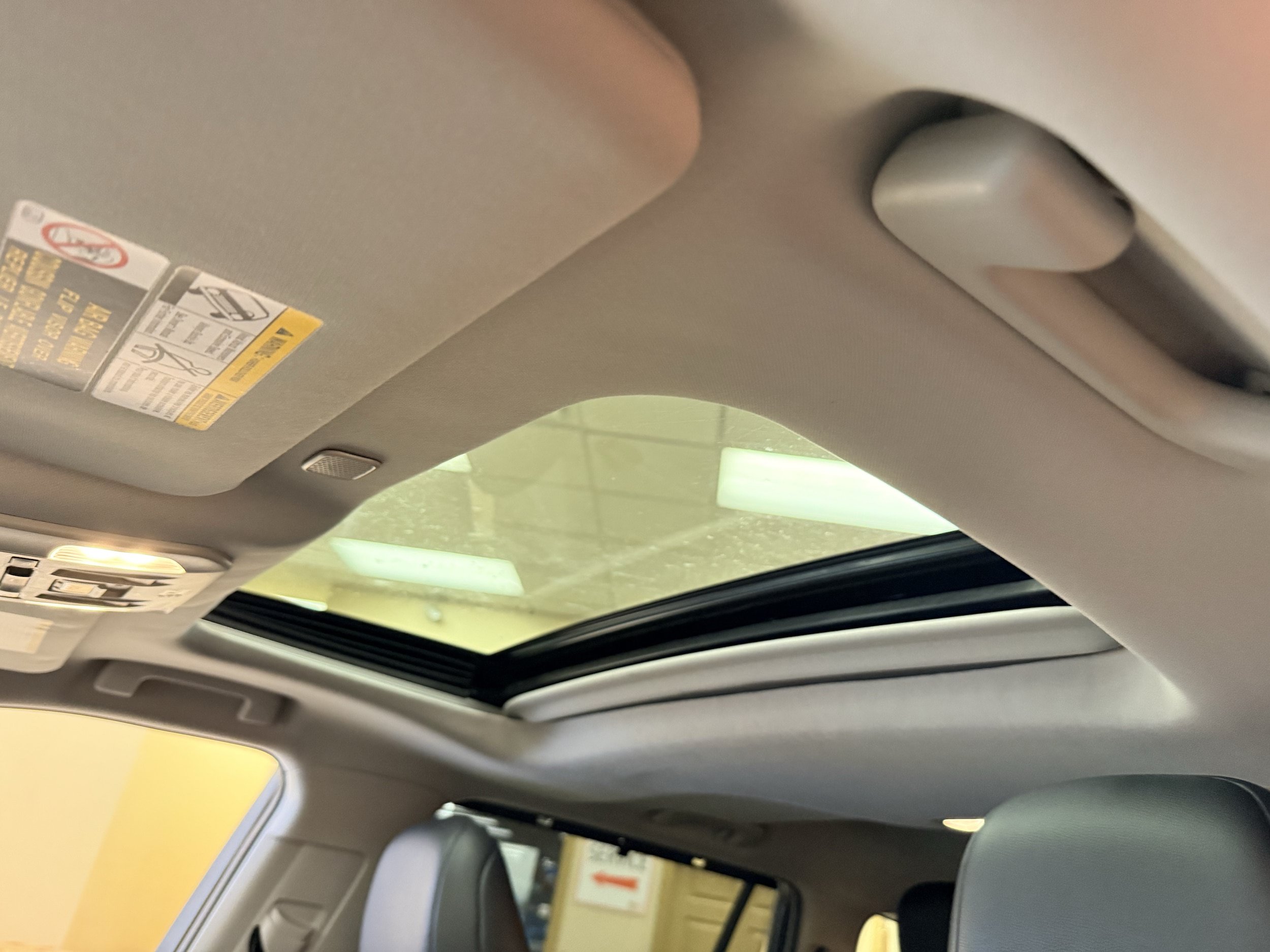 Used 2023 Toyota Highlander XLE AWD/4WD image 6