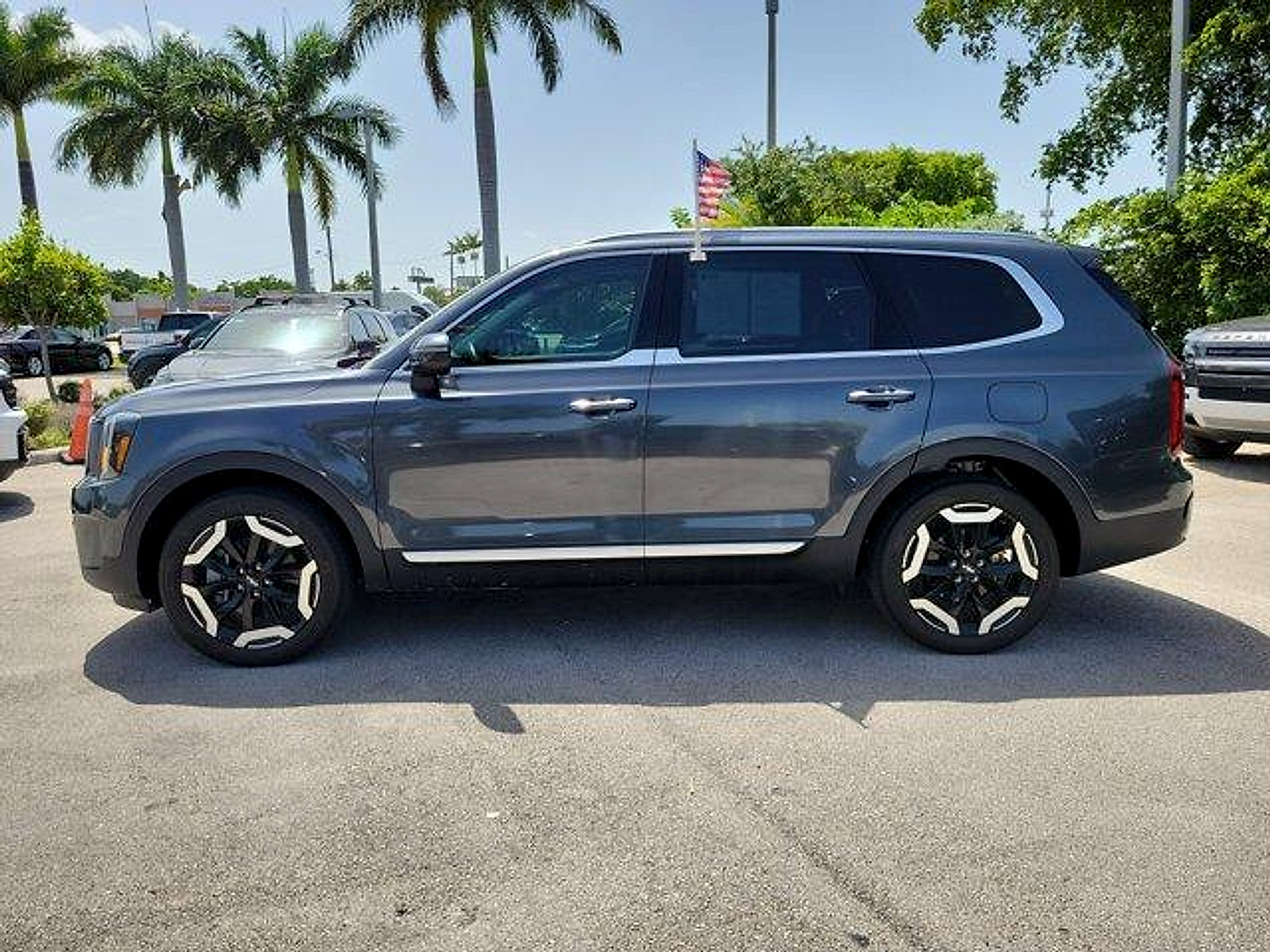 Used 2024 Kia Telluride S w/ S Sunroof Package FWD image 8