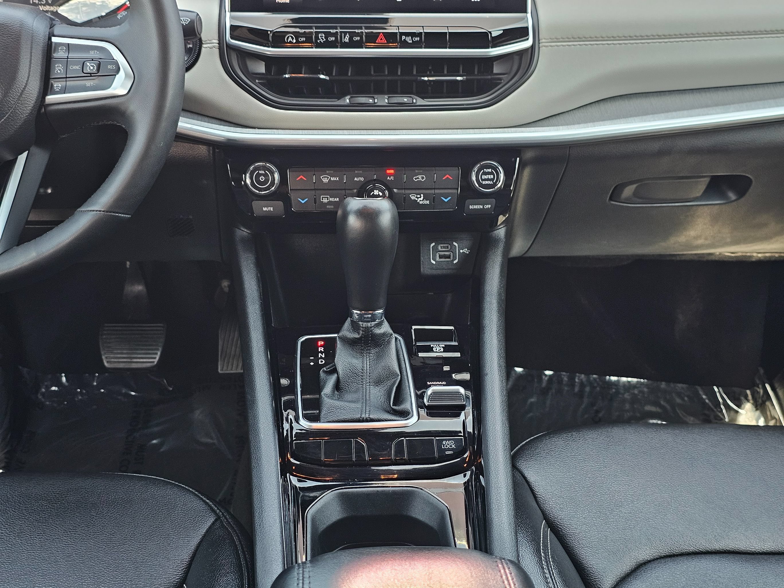 Used 2025 Jeep Compass Limited AWD/4WD image 26