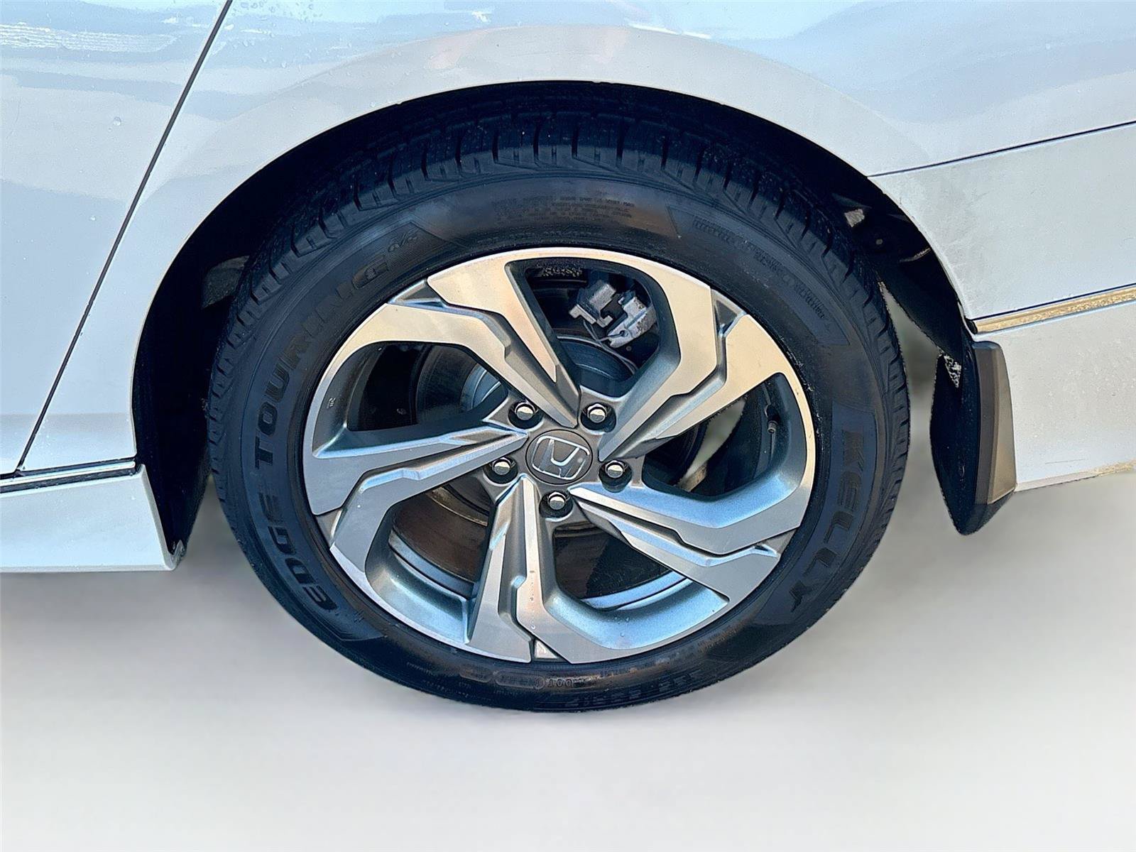 Used 2018 Honda Accord EX image 30