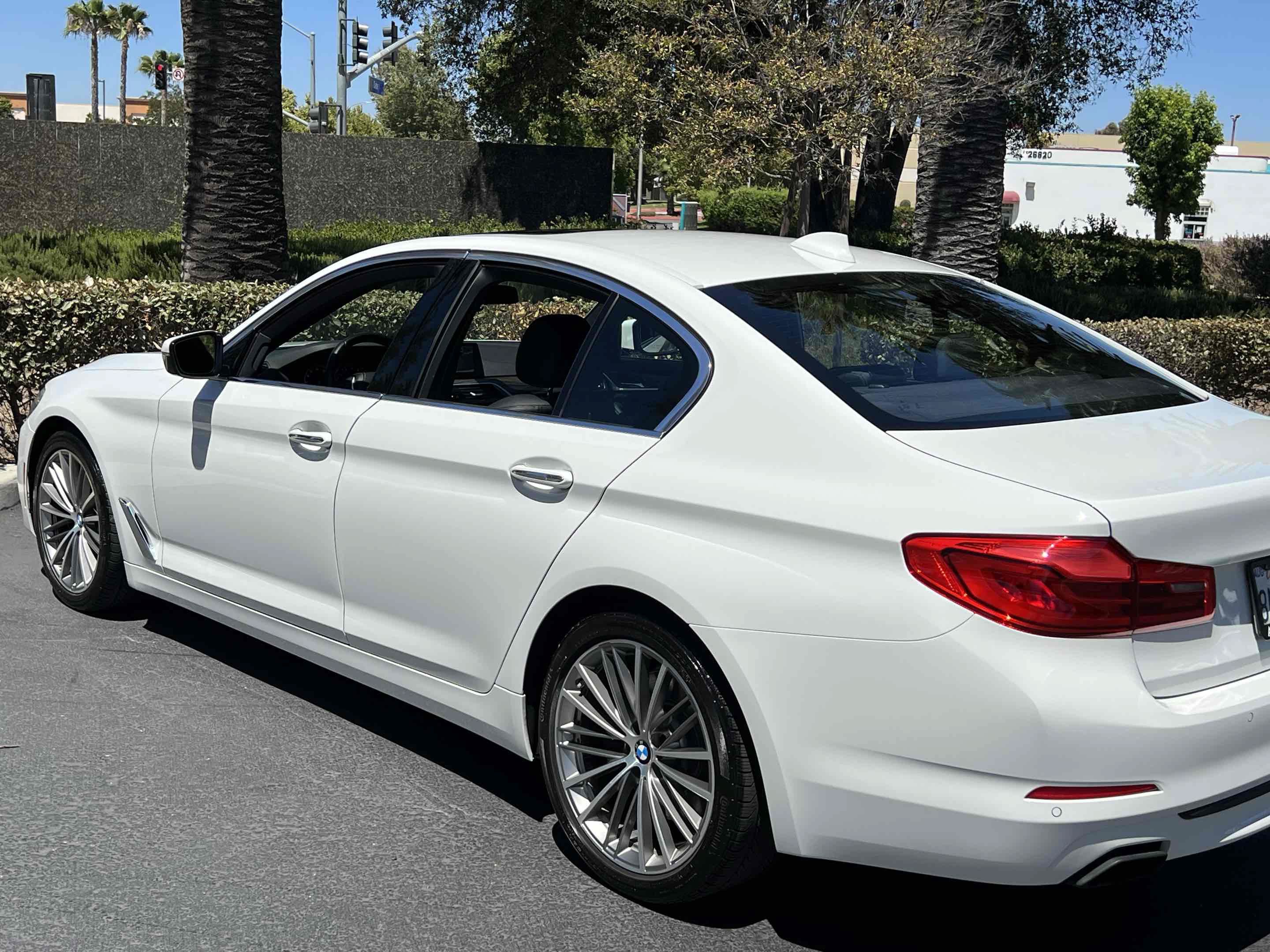 Used 2017 BMW 540i RWD image 40