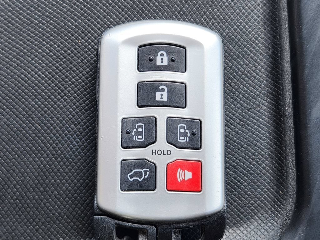 Used 2019 Toyota Sienna XLE Premium AWD/4WD image 33