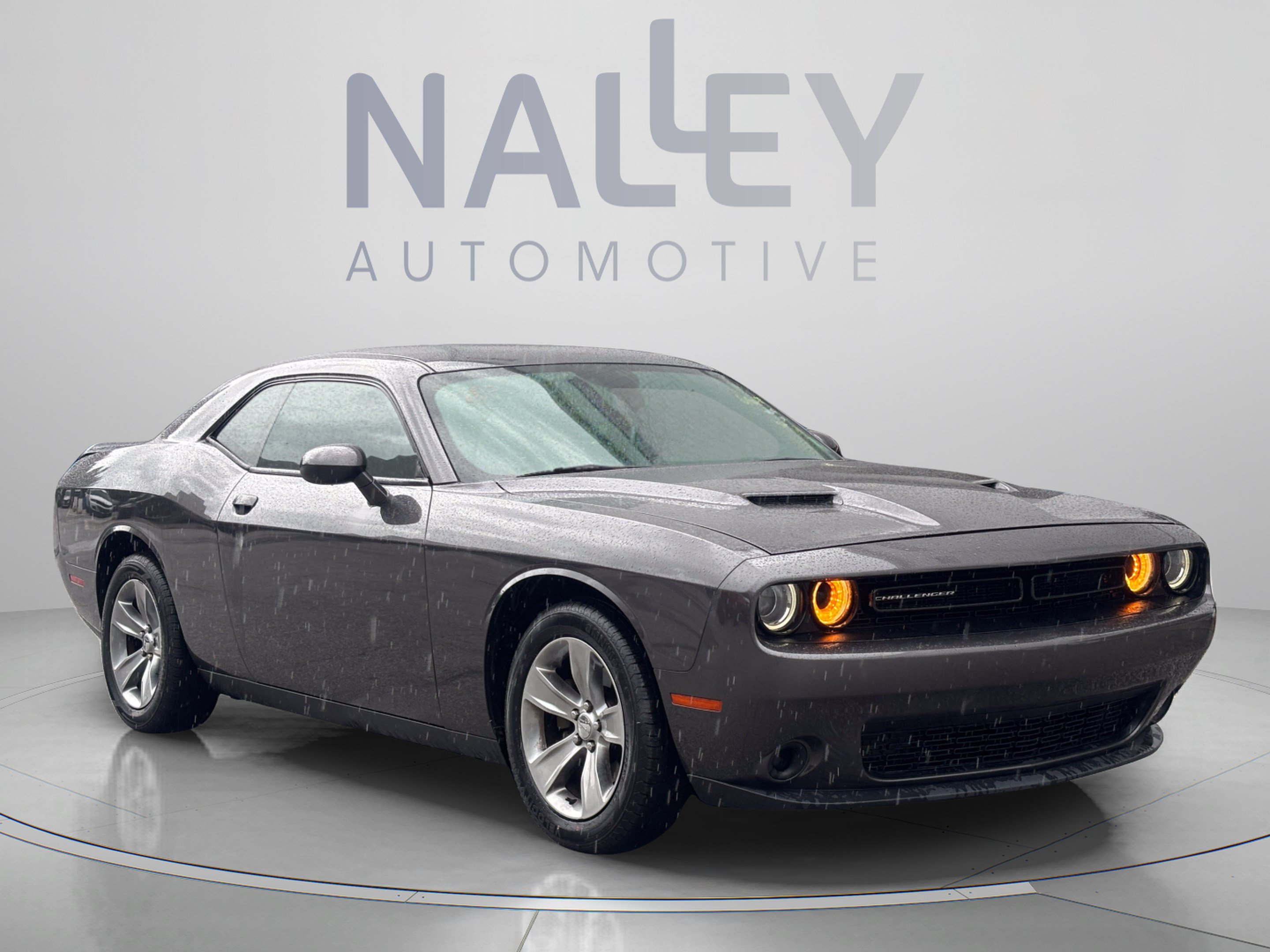 Used 2016 Dodge Challenger SXT RWD image 8