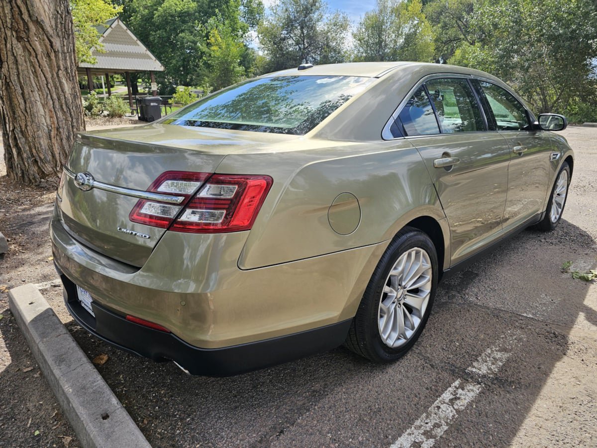 Used 2013 Ford Taurus Limited FWD image 5