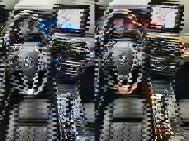 Used 2021 BMW 530i xDrive w/ Convenience Package image 15