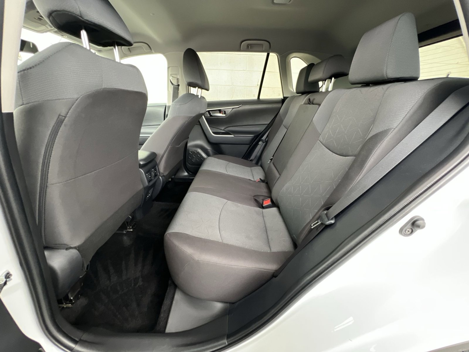 Used 2025 Toyota RAV4 XLE FWD image 32