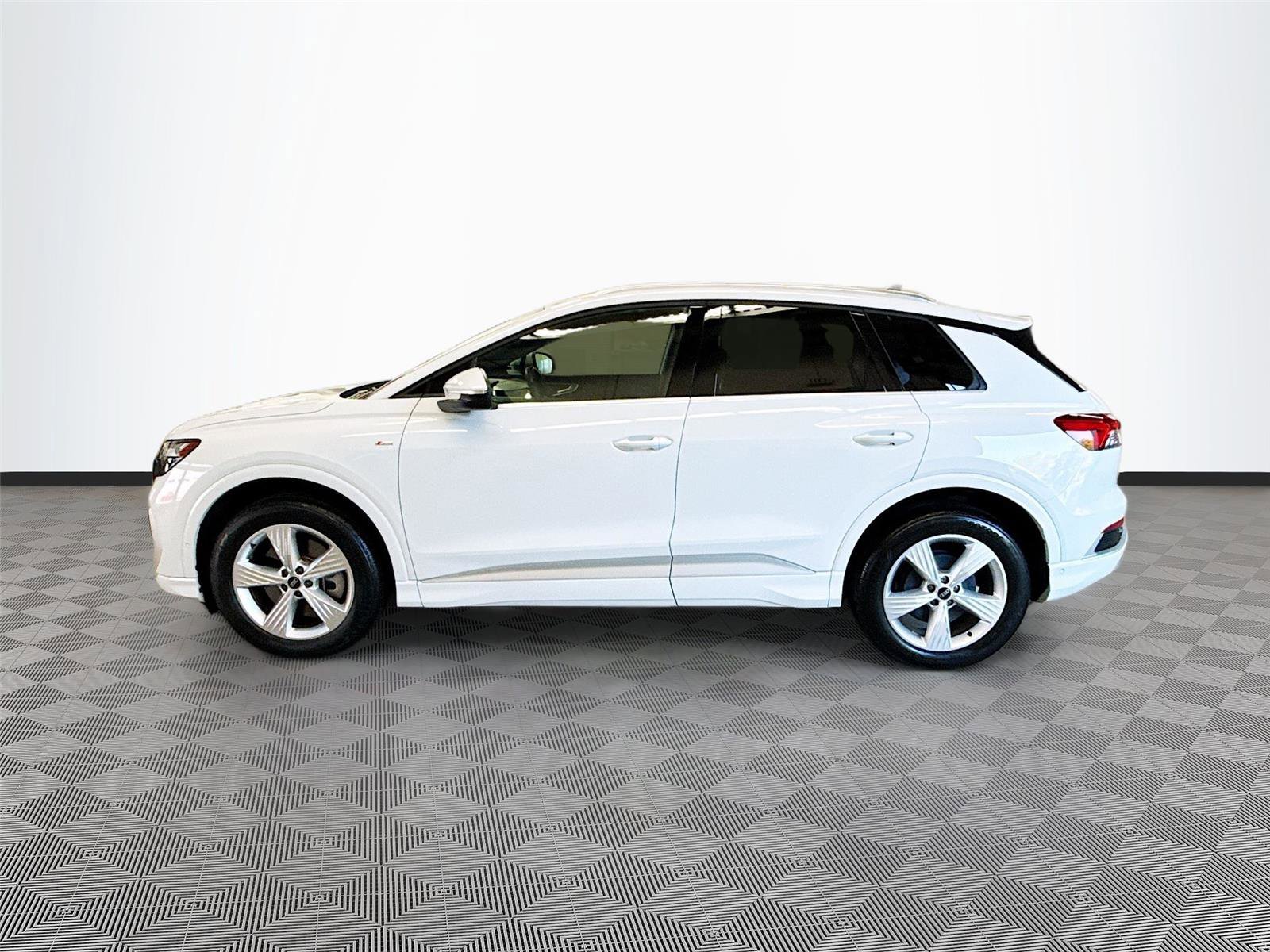 Used 2023 Audi Q4 e-tron Premium Plus w/ Premium Plus AWD/4WD image 4