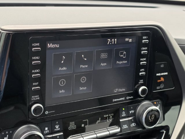 Used 2021 Toyota Highlander XLE FWD image 18