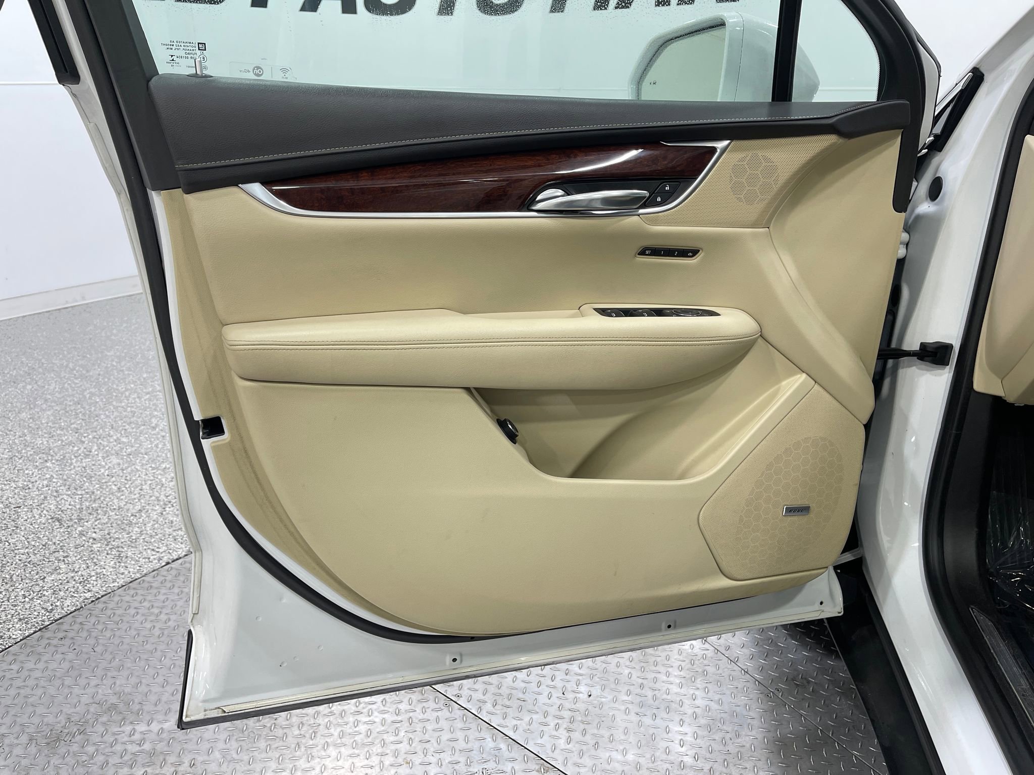 Used 2017 Cadillac XT5 Luxury w/ Driver Awareness Package image 15