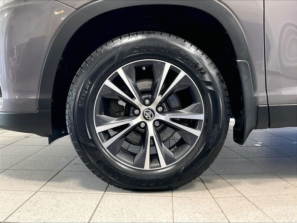 Used 2019 Toyota Highlander LE AWD/4WD image 7