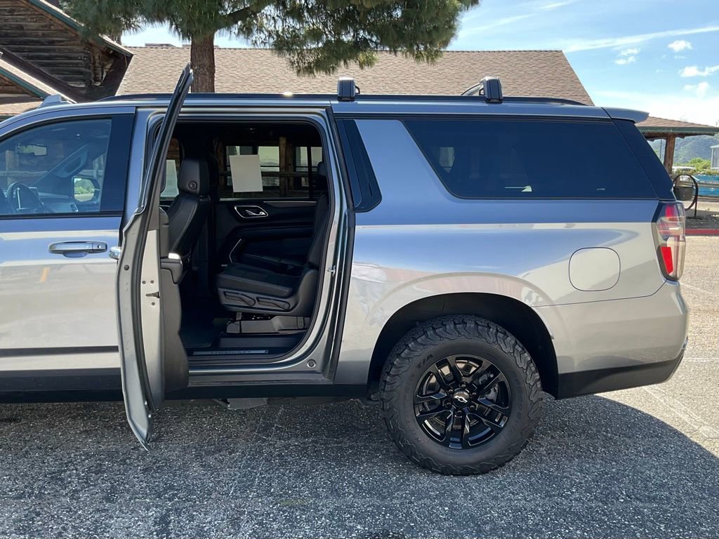 Used 2021 Chevrolet Suburban Z71 w/ Luxury Package image 25