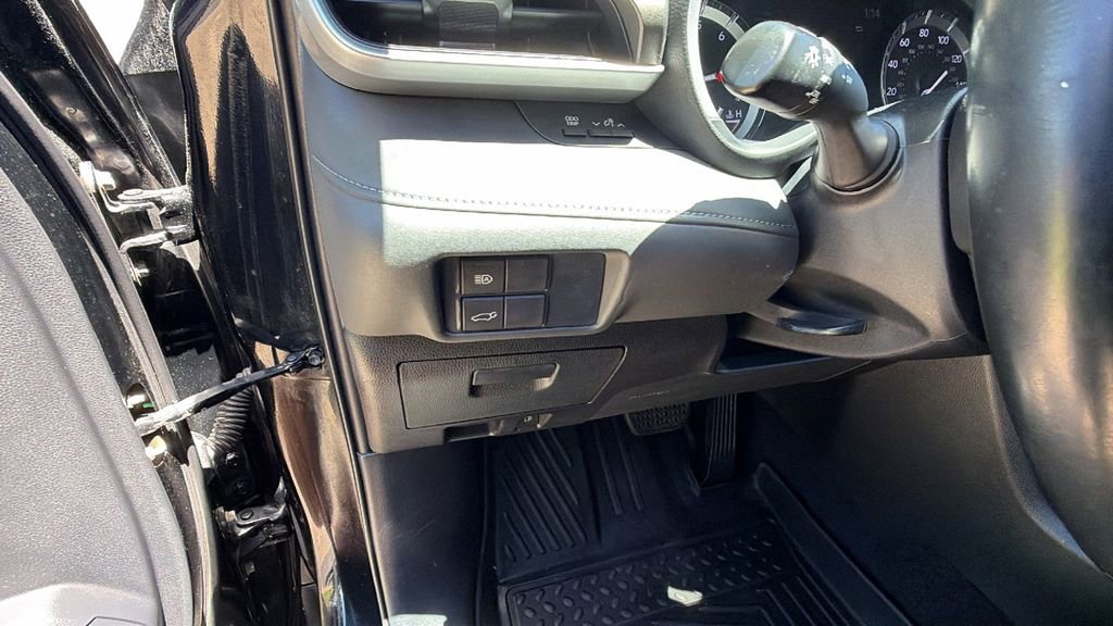 Used 2021 Toyota Highlander XLE FWD image 30