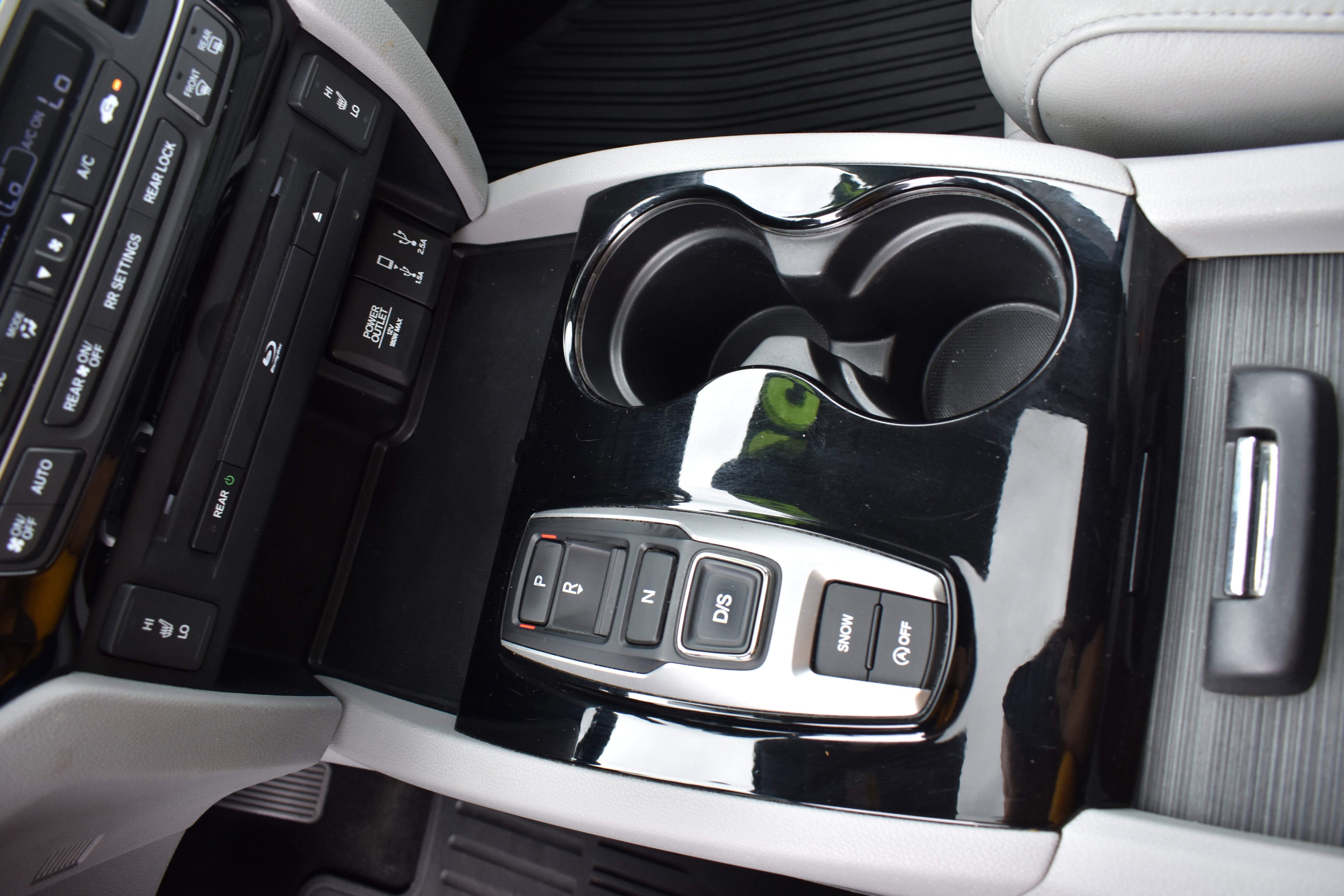 Certified 2018 Honda Pilot Touring image 23