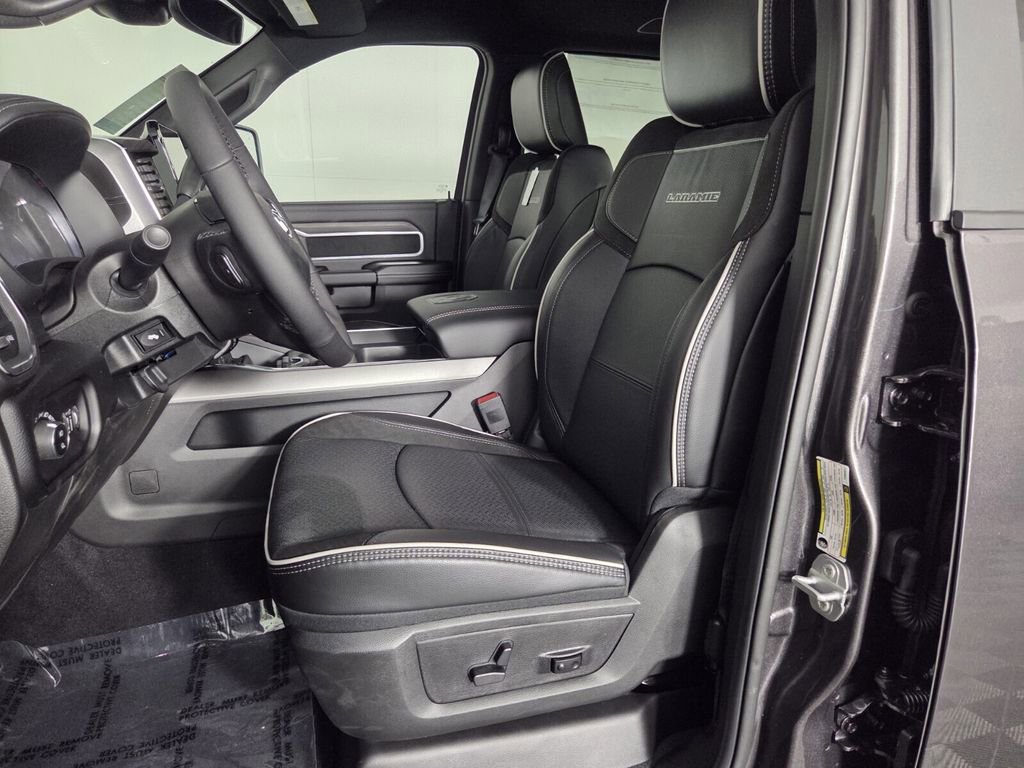 New 2026 RAM 2500 Laramie AWD/4WD image 10