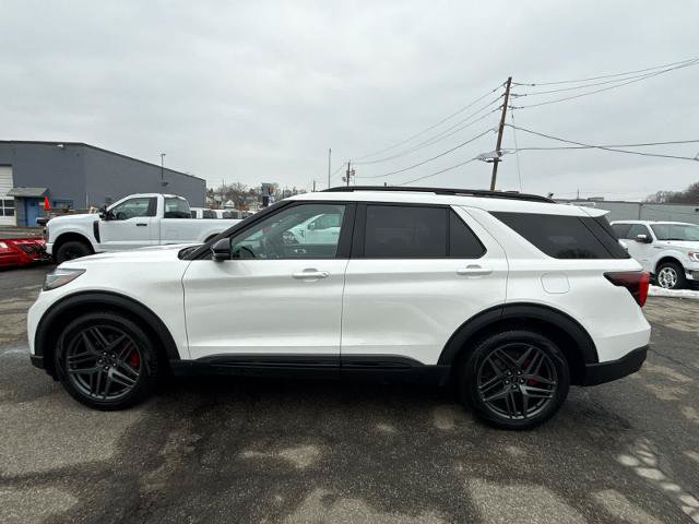 Certified 2025 Ford Explorer ST AWD/4WD image 3