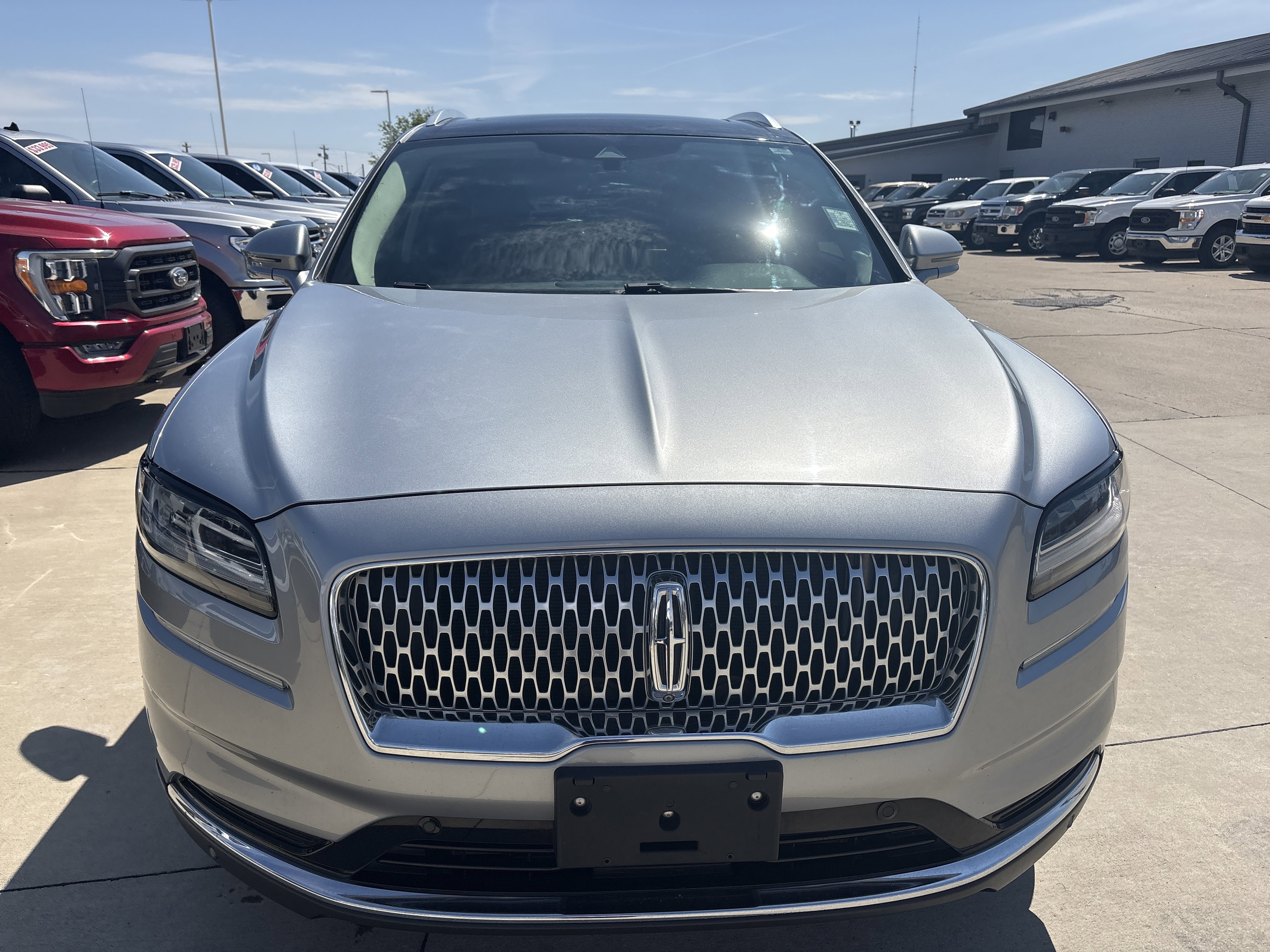 Used 2021 Lincoln Nautilus Reserve w/ Equipment Group 201A FWD image 2