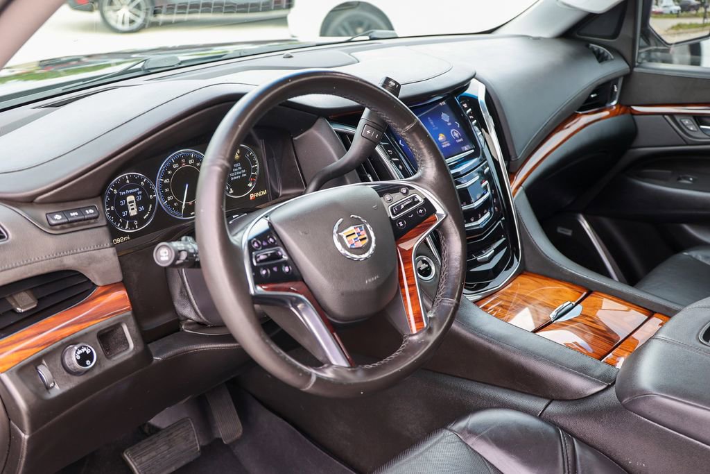 Used 2015 Cadillac Escalade Luxury RWD image 33