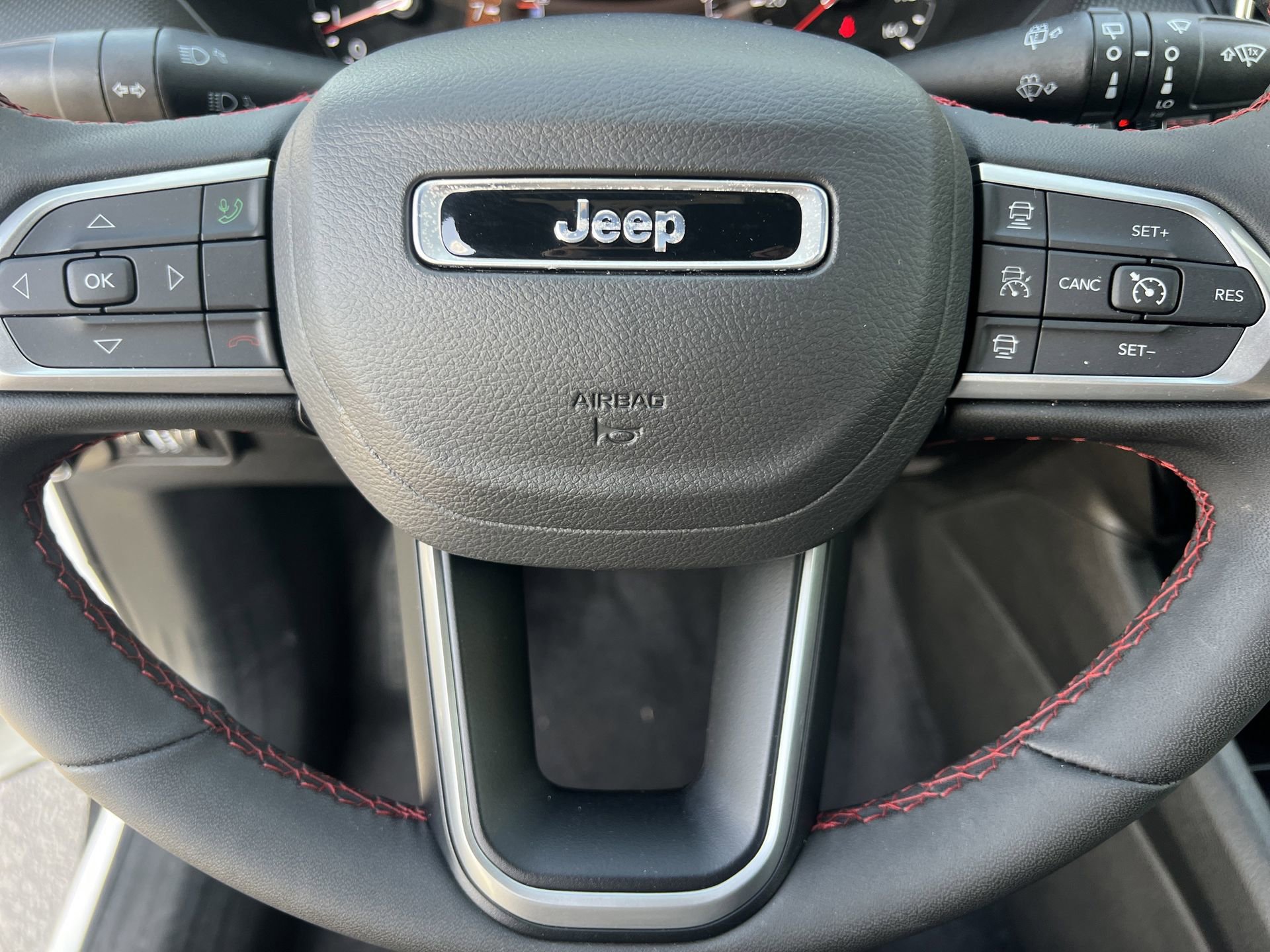Used 2025 Jeep Compass Trailhawk image 9