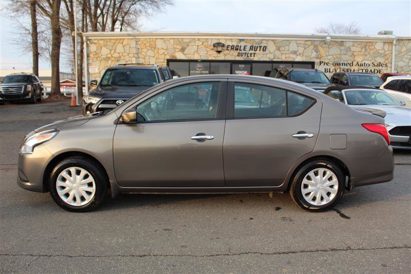 Used 2015 Nissan Versa SV FWD image 4