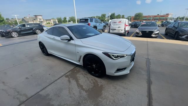 Used 2019 INFINITI Q60 3.0t Luxe w/ Essential Package AWD/4WD image 4