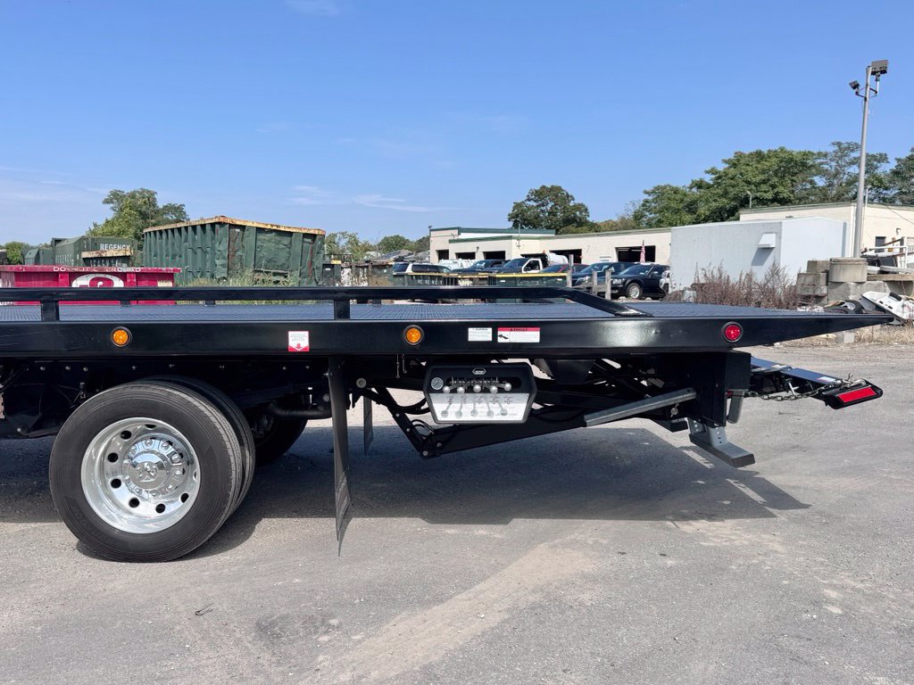 Used 2025 RAM 5500 2WD Regular Cab image 5