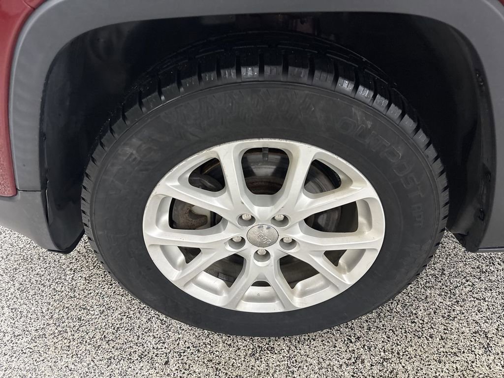 Used 2017 Jeep Cherokee Latitude w/ Cold Weather Group image 14