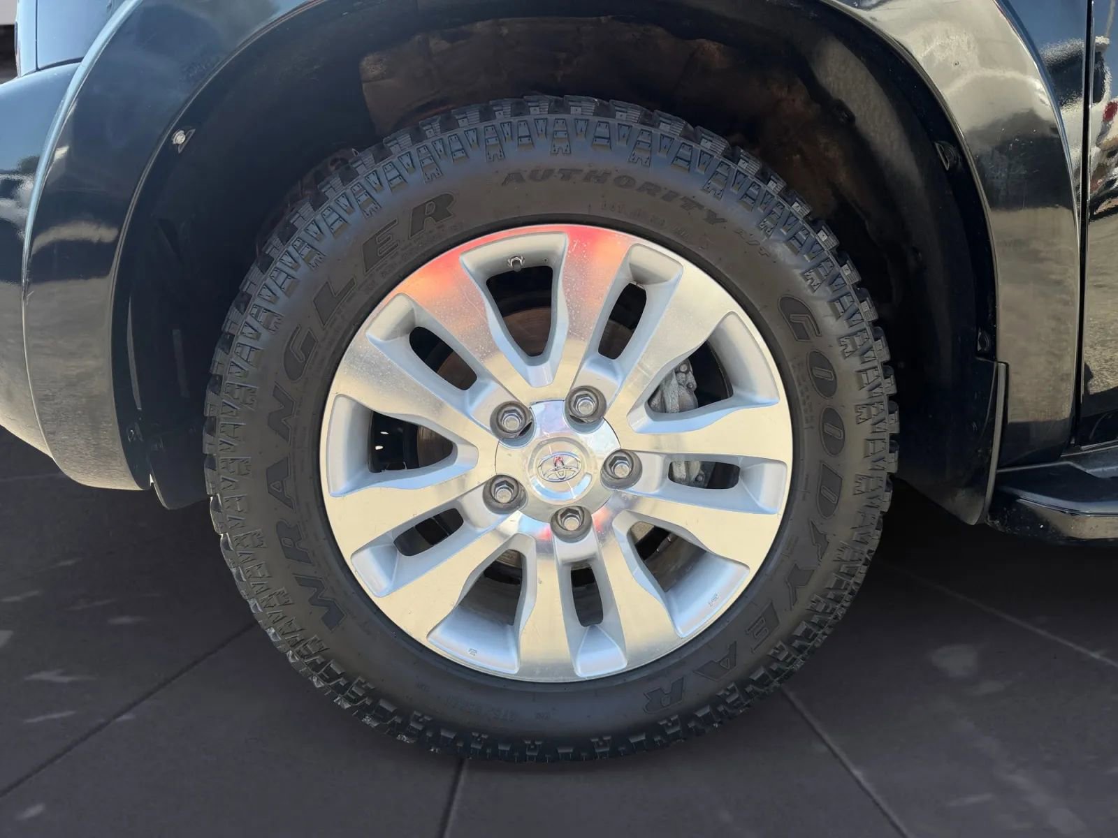 Used 2016 Toyota Sequoia Platinum image 31