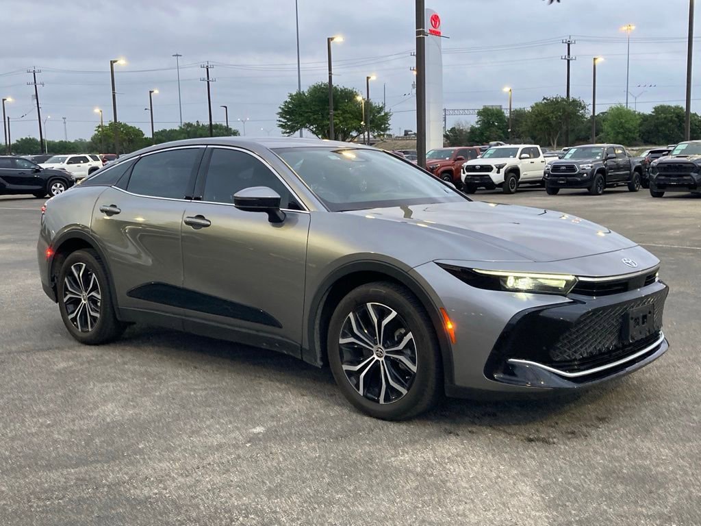 Certified 2025 Toyota Crown XLE image 3