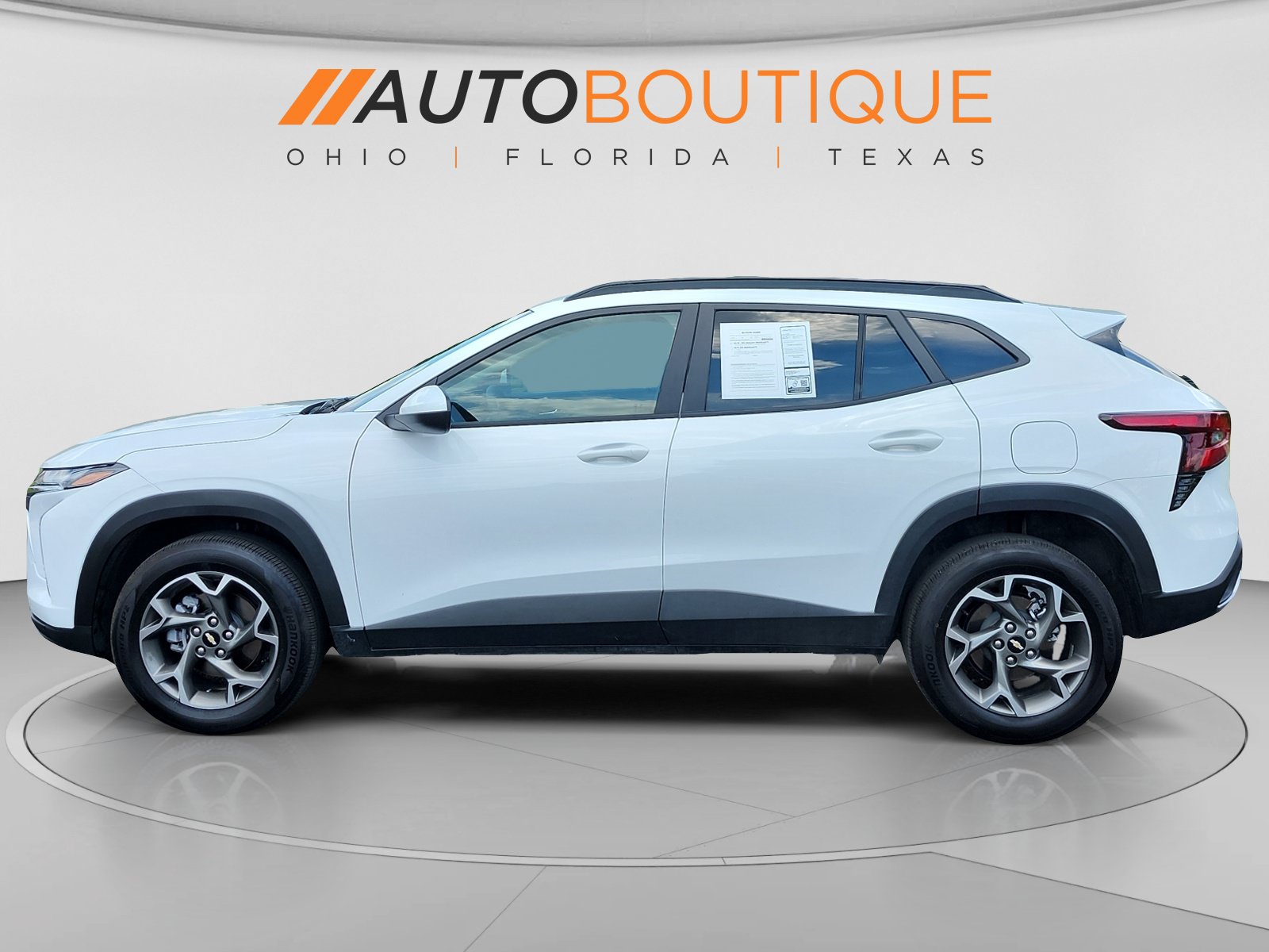 Used 2026 Chevrolet Trax LT FWD image 2