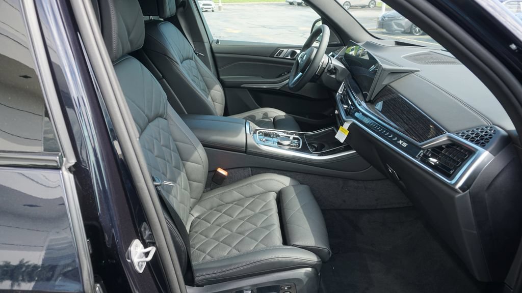 New 2026 BMW X5 xDrive50e w/ M Sport Package AWD/4WD image 13