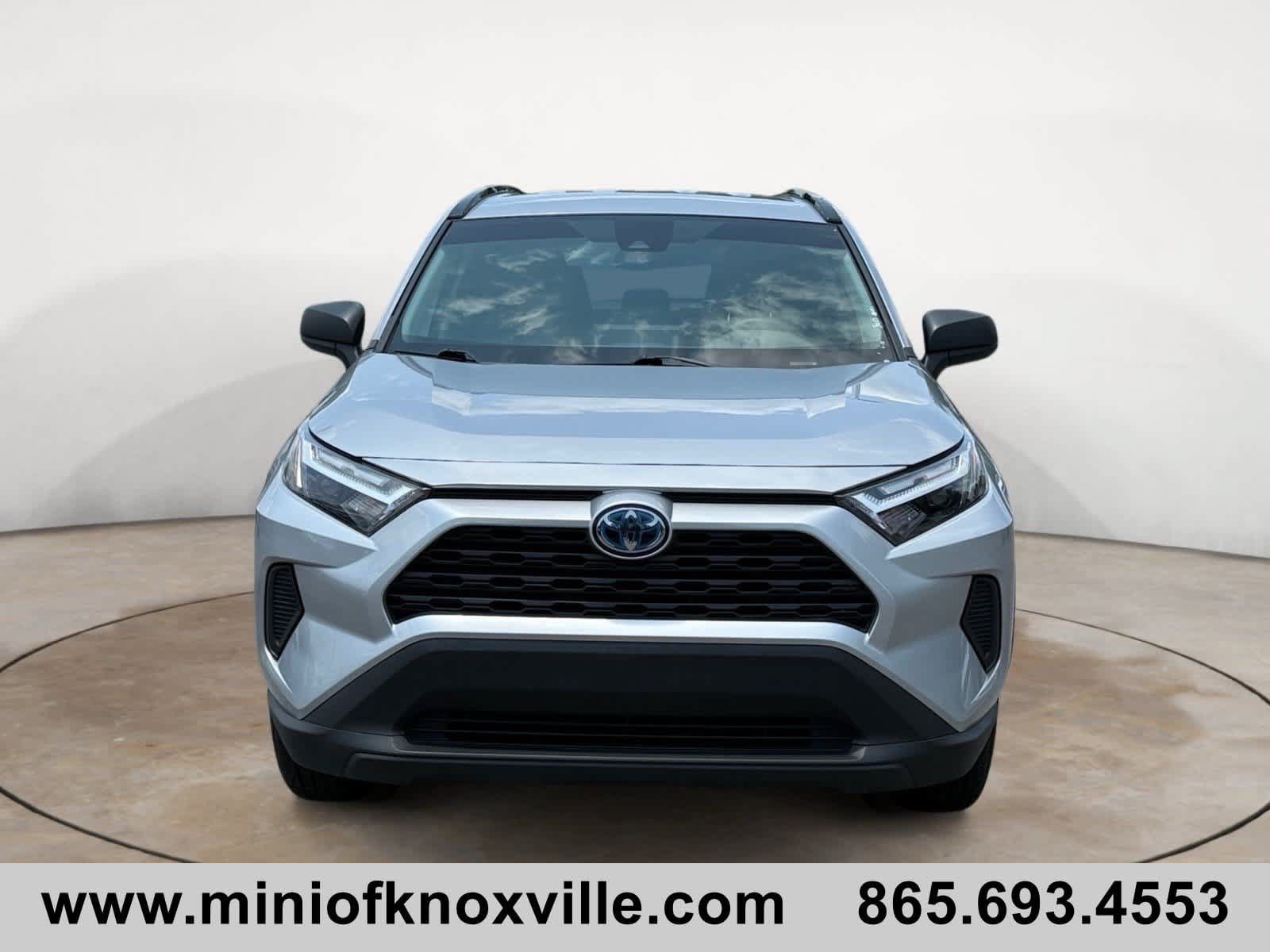 Used 2024 Toyota RAV4 LE AWD/4WD image 8