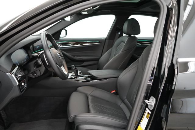Used 2023 BMW 530e xDrive w/ Convenience Package image 8