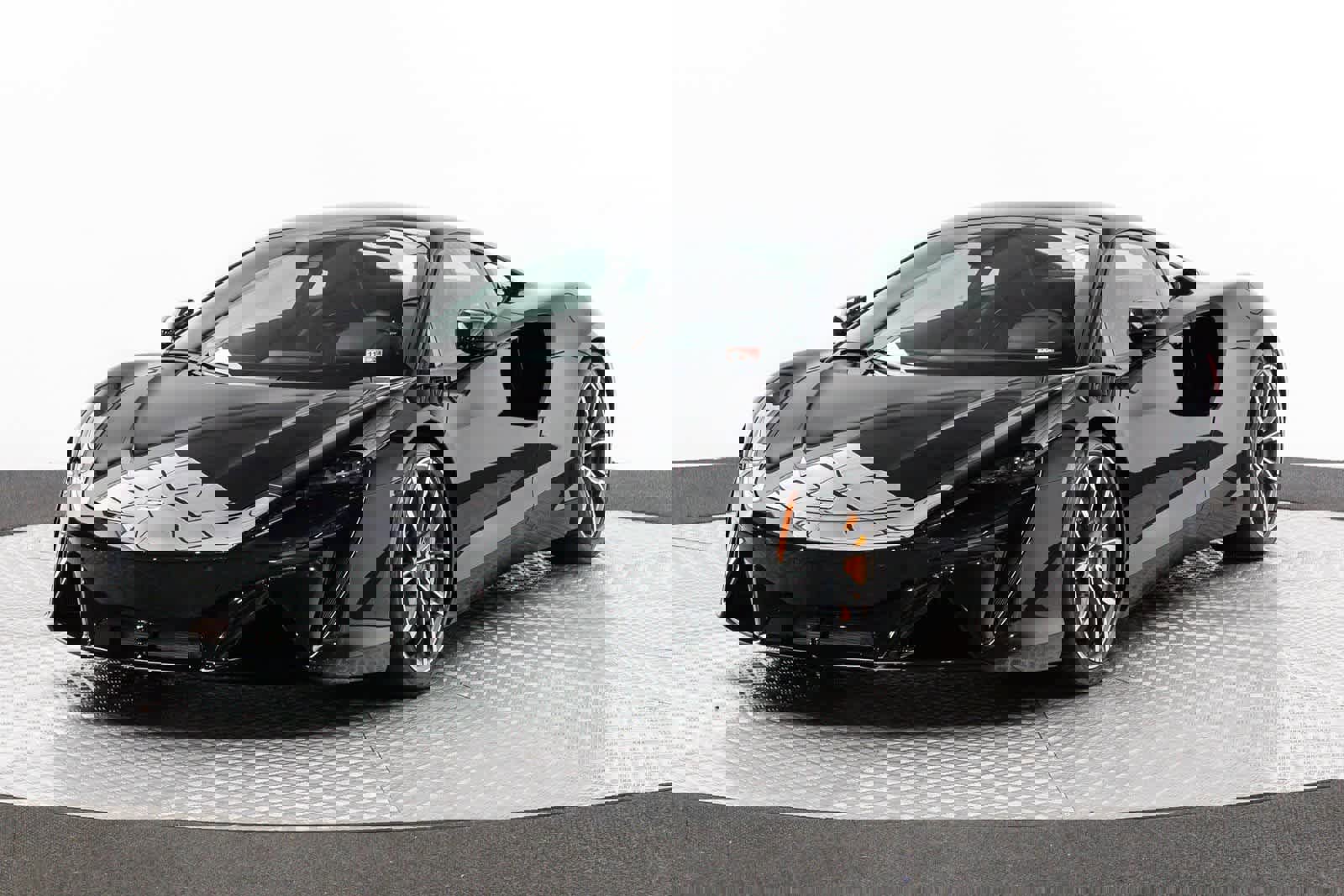 New 2023 McLaren Artura image 1