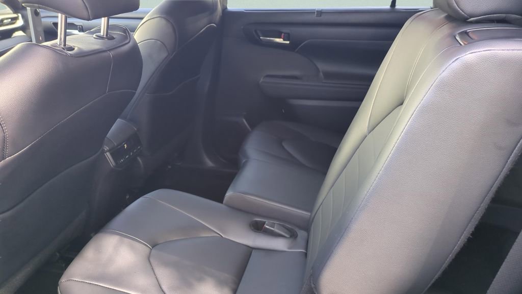 Certified 2026 Toyota Highlander XLE image 10